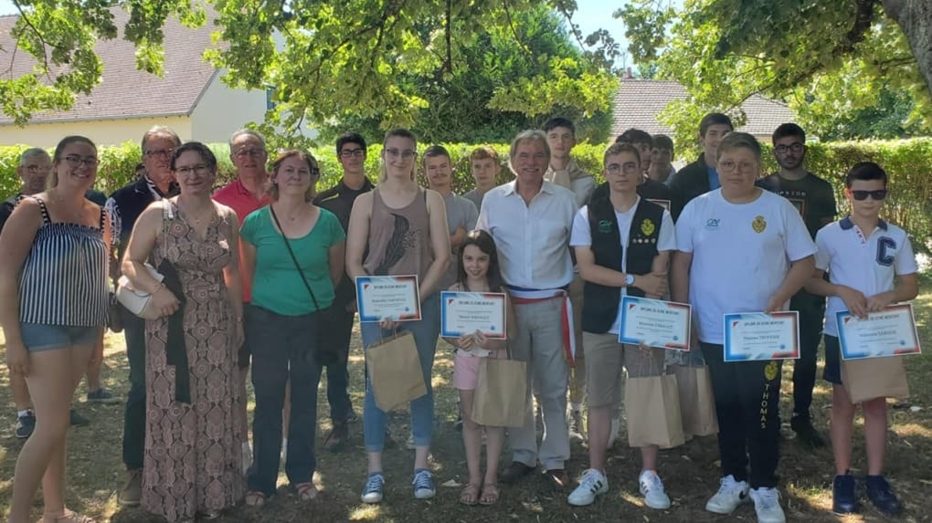 Dans la Nouvelle République - Mézières-en-Brenne : des sportifs des associations macériennes, récompensés pour leur mérite