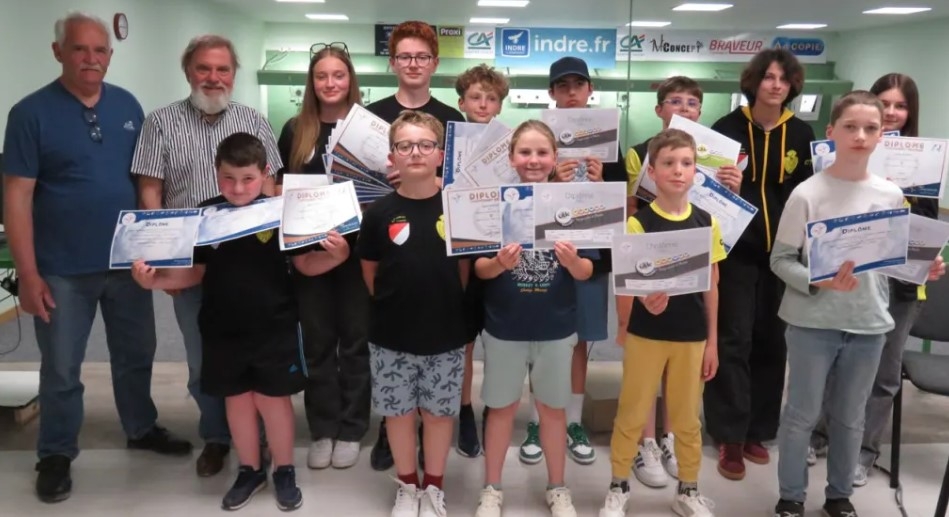 Dans la Nouvelle République : Une saison de rêve pour ces jeunes athlètes qui portent haut les couleurs de leur club de tir à Mézières-en-Brenne